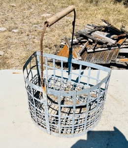 lot 331 image: Vintage Metal Milk Bottle Carrier