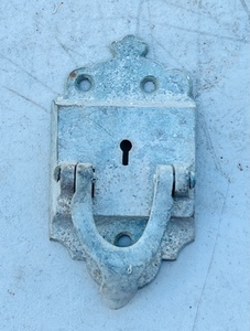 lot 341 image: AntiqueVintage Keyhole Cover W Door Knocker