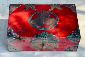 lot 351 image: Antique Brass & Wood JewelryKnick Knack Box