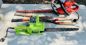 lot 353 image: Electric Poulan 1624 Handyman Chainsaw, Electric Black & Decker Hedgehog 24 Hedge Trimmer, & Two Pairs of Lopping Shears