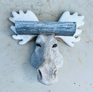 lot 357 image: Vintage Moose Hanging Shelf