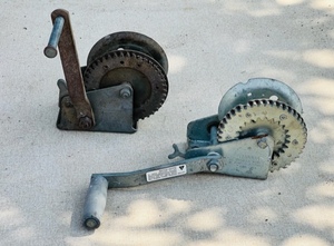 lot 359 image: Valley Model 5405 (1300lbs.) &  T1000A (1000lbs.) Hand Crank Winches