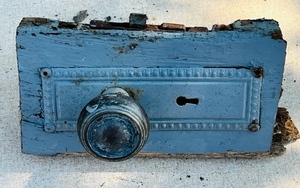 lot 361 image: AntiqueVintage Complete With Both Sides Door Knob and Locking Mechanism