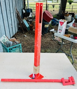 lot 364 image: Harbor Freight T-Post Puller