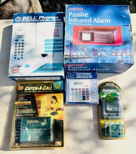 lot 365 image: Vintage Home Electronics Lot