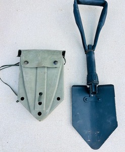 lot 368 image: Folding Camp Shovel wCase