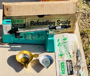 lot 375 image: RCBS Reloading Powder Scale