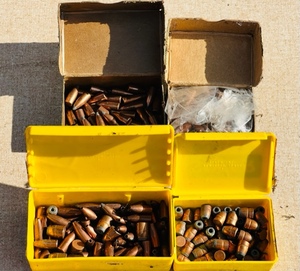 lot 378 image: Large Lot of Bullets to Make Cartridges