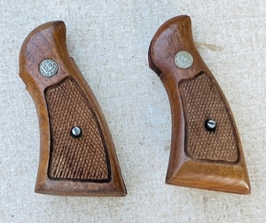 lot 382 image: Two Sets of Wooden Smith & Wesson Pistol Grips