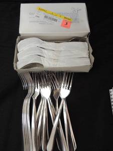 lot 379 image: DELCO TABLEWARE  DINNER FORKS  5 DOZEN (60) NEW IN BOX