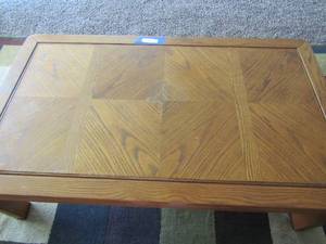 lot 22 image: lift coffee table , brown wood solid  1547 1228