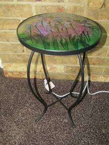 lot 23 image: stained glass top table with black metal frame bubble bee design 20 1212 12