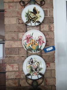 lot 29 image: WALL PLATE HANGER  holds 3 plates-416  WITH  3  Pier 1 import butterfly plates