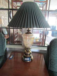 lot 31 image: 34 lamp with shade clear glass middle with etched glass floral work brass base works