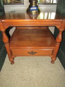 lot 32 image: Side table with 1 bottom drawer solid rock maple Sprague & Carleton 222424