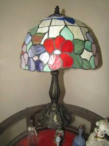 lot 34 image: 1711 stained glass lamp shade and lamp works