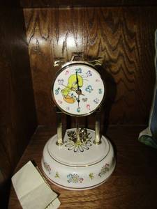 lot 56 image: Tweedy bird anniversary clock with glass cover, Model 32900