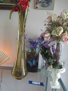 lot 65 image: Vase lot, 24 tall yellow vase,- 8 purple vase- 8 clear glass vase- 6 off white vase