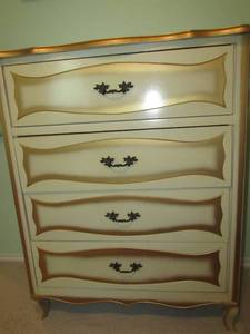 lot 58 image: French Provincial Chest of DRAWERS 4 drawers off white and gold finish beautiful 423518