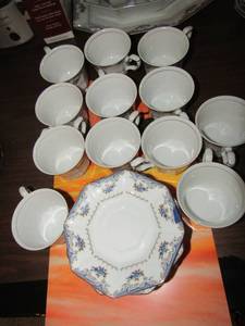 lot 10 image: Harmony House 3696 Versailles  CHINA  - 8 coffee cups  and 8 matching saucers.