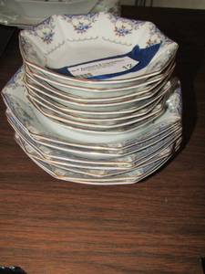 lot 12 image: Harmony house China bowls 2 sizes, soup bowl 7 12 qty 8--  berry bowl 5 12 qty 8
