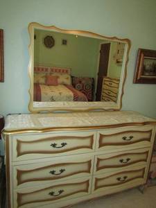lot 59 image: French Provincial dresser 6 drawers off white with gold finish  325517