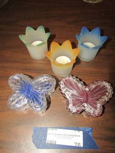 lot 76 image: 4 tea light candle holders colored rims yellow, blue, green ---2 butterfly covered crystal candles
