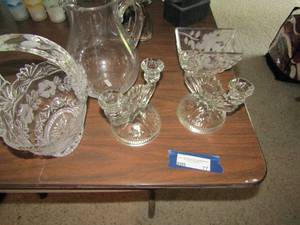 lot 77 image: Clear glass lot includes 2 dB sides candle stick holders, handled water picture, glass basket with handle
