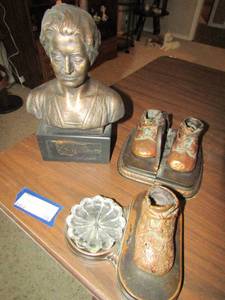 lot 79 image: Set of Bronze baby shoes made into book ends, Bronze baby shoe ashtray holder, & a 87 lady half statue on stand