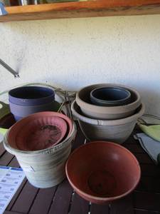 lot 89 image: Lot of plastic outdoor planters qty 11