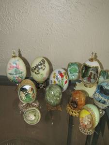 lot 118 image: Genuine Alabaster Golden egg on stand, Open face eggs for home dcor
