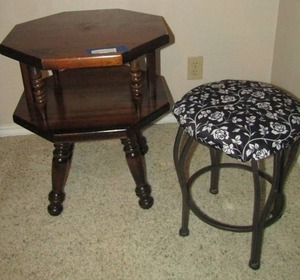 lot 123 image: 2 tier solid wood side table  242020, 17 Black stool