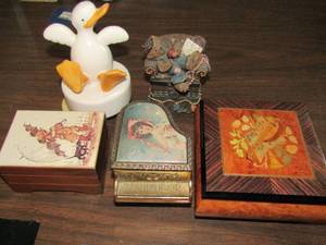 lot 126 image: Musical box lot, baby doll piano music box, wooden Granada music jewelry box inlaid wood,    Bear trinket music box, Duck music box