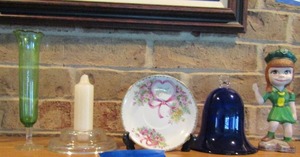 lot 133 image: 6 mother plate on stand, blue glass, candle, vase,