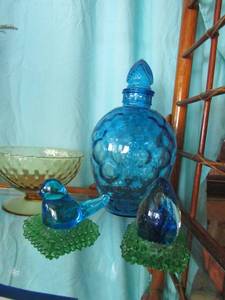 lot 141 image: Blue vase with cork top, yellow glass bowl, blue jay glass bird on green glass stand, small glass mockingbird