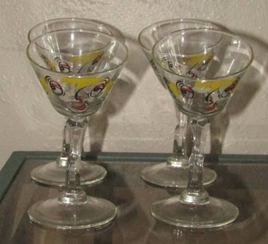 lot 147 image: Gay Fad Disney glasses 6 HT Qty 4  1950S