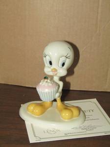 lot 151 image: Lenox Tweety mint condition called_ A gift from TWEETY   with certificate