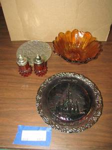 lot 152 image: 1973 Christmas St Marys in the mountains carnival glass plate,   brown glass salt & pepper shaker,   brown glass bowl