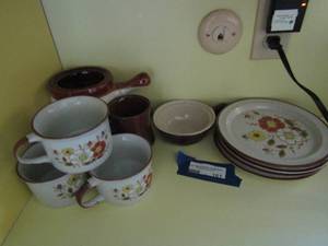 lot 161 image: 3 handled soup bowls brown, brown handled mug, 2 lunch mate spring handled soup cups
