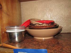lot 163 image: Lot of sauce bowls, cereal bowls, soup bowls all plastic