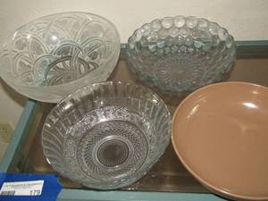 lot 179 image: large clear glass saladsoup bowls qty3 brown plastic serving bread bowl qty1