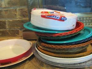 lot 181 image: Kitchen lot of plastic serving platters, paper platesholders,