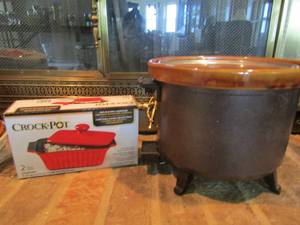 lot 182 image: Brown footed crock pot with plug and lid, Denhoff 2 piece non stick non electric cook ware by crock pot