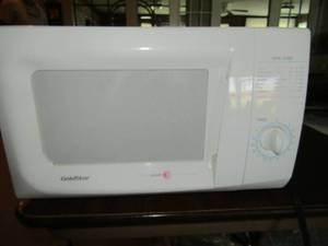 lot 188 image: white gold star microwave unknown working order