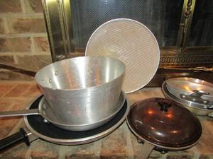 lot 194 image: Toroware stainless steel skillets and sauce pans, Vollrath stainless skillets multi size