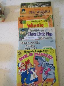 lot 211 image: Walt Disney books read alone with record inside, sleeping beauty, book of manners, three little pigs, santa comes to town
