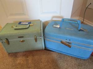 lot 217 image: 2 VINTAGE MAKEUP CASES