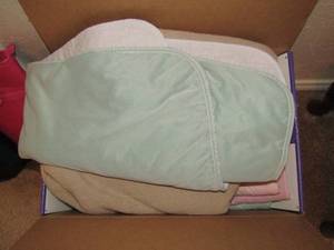 lot 219 image: Box full of washable adult bed pads