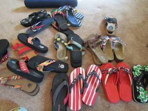 lot 220 image: large lot of womens sandlesflip flops qty 10 plus all used size 89