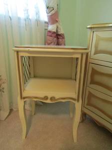 lot 224 image: French Provincial  bed side tabl 271813 e